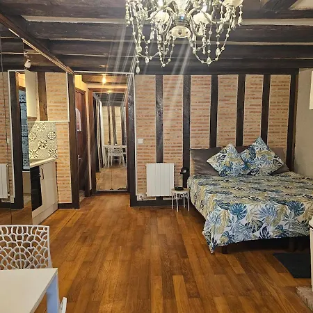 Διαμέρισμα Cozy Nest Historic Neighborhood Τουρ