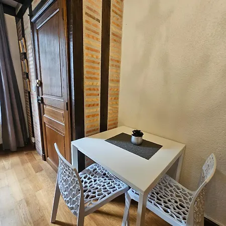 Διαμέρισμα Cozy Nest Historic Neighborhood *
